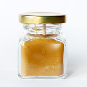 Produkt: Ręcznie wykonana świeczka z naturalnego wosku, zamknięta w słoiczku - sklep pasiekasmakulskich.pl