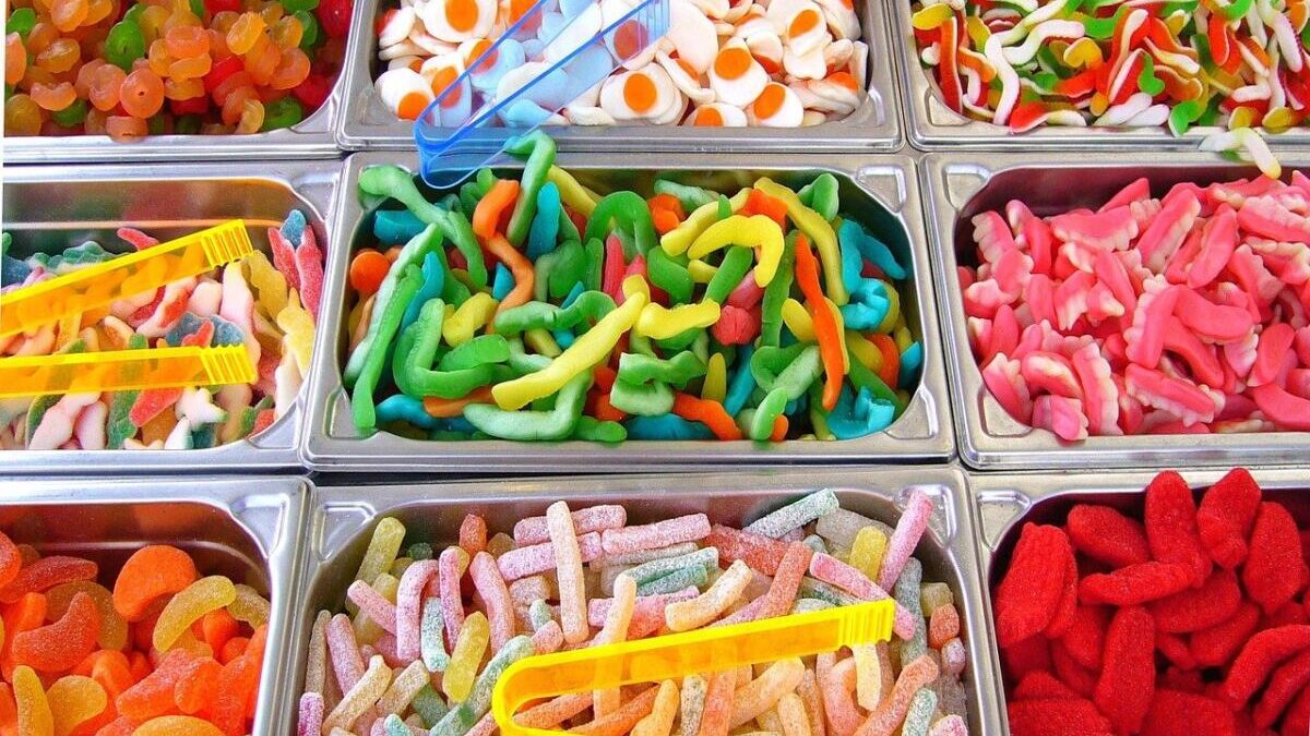 Popularne sklepowe słodycze można zastąpić poprzez fit słodycze!